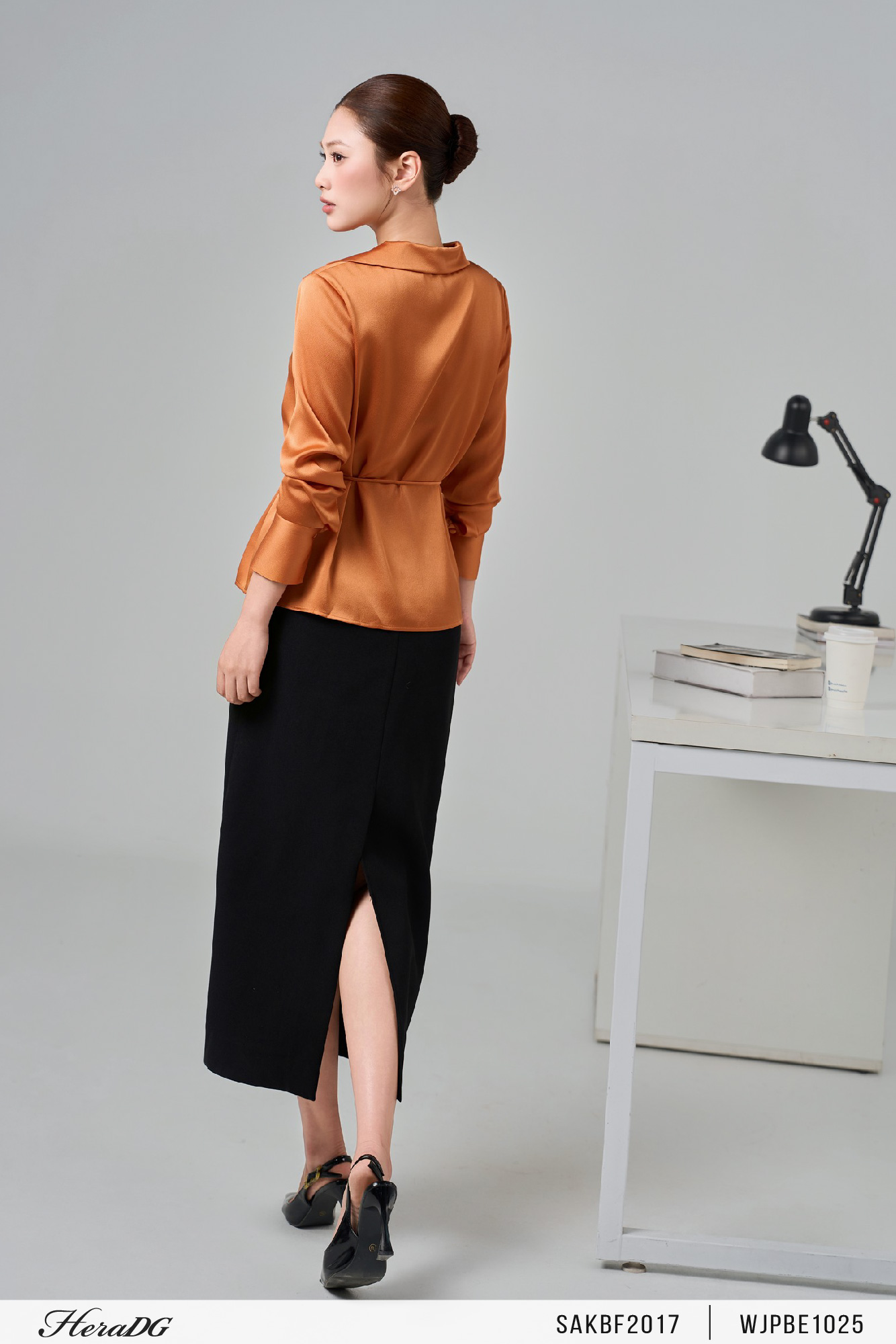 Ảnh của Áo kiểu cổ lệch, nẹp chéo